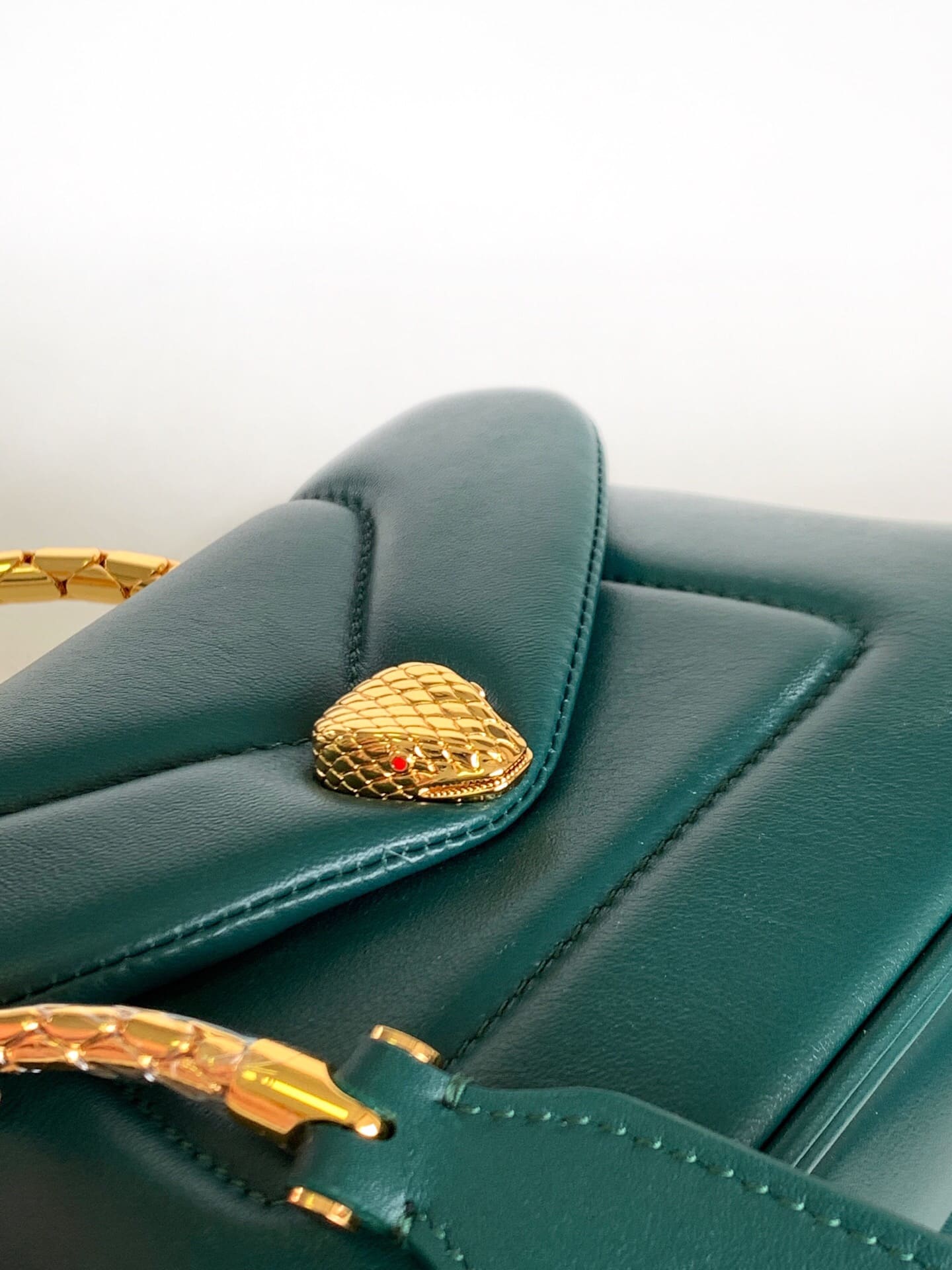 TÚI BVLGARI SERPENTI CALFSKIN GREEN
