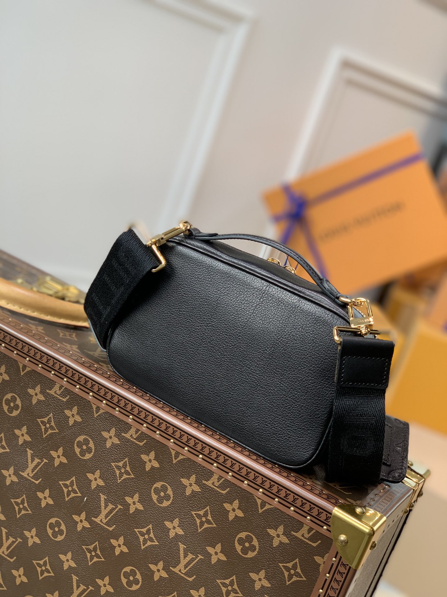 TÚI LOUIS VUITTON UTILITY CROSSBODY Messenger Bag