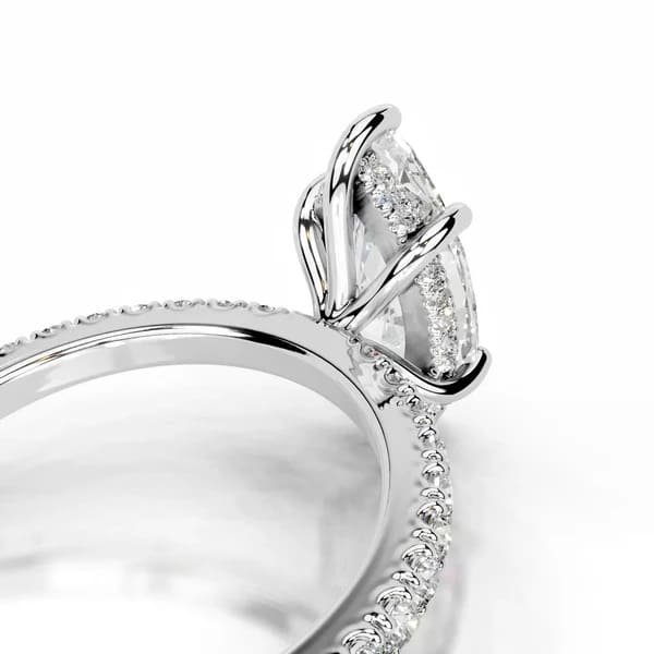 Nhẫn kim cương nhân tạo hình Marquise vàng trắng 18K