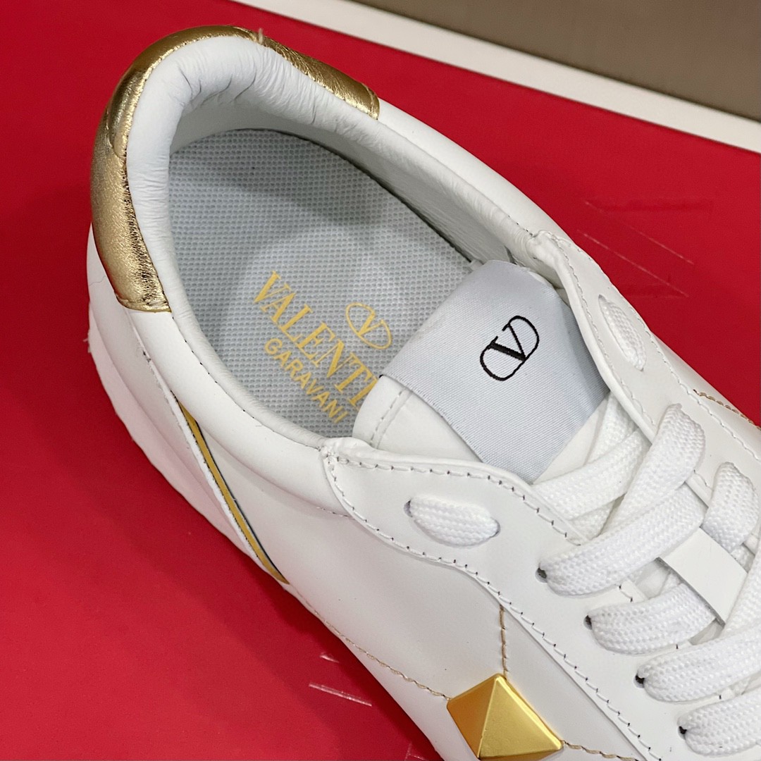 GIÀY VALENTINO STUDD SUEDE LEATHER SNEAKER SHOES AAA