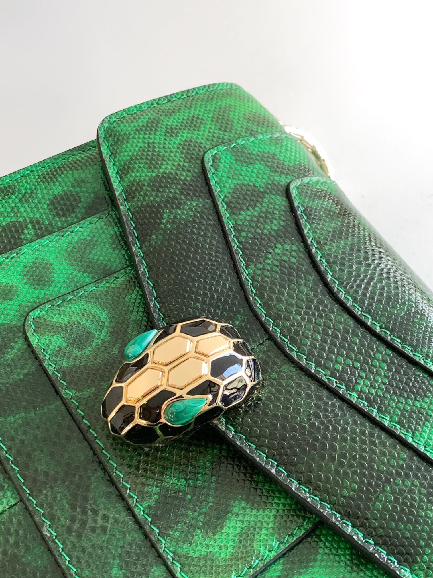 TÚI BVLGARI SERPENTI PYTHON SKIN DA TRĂN