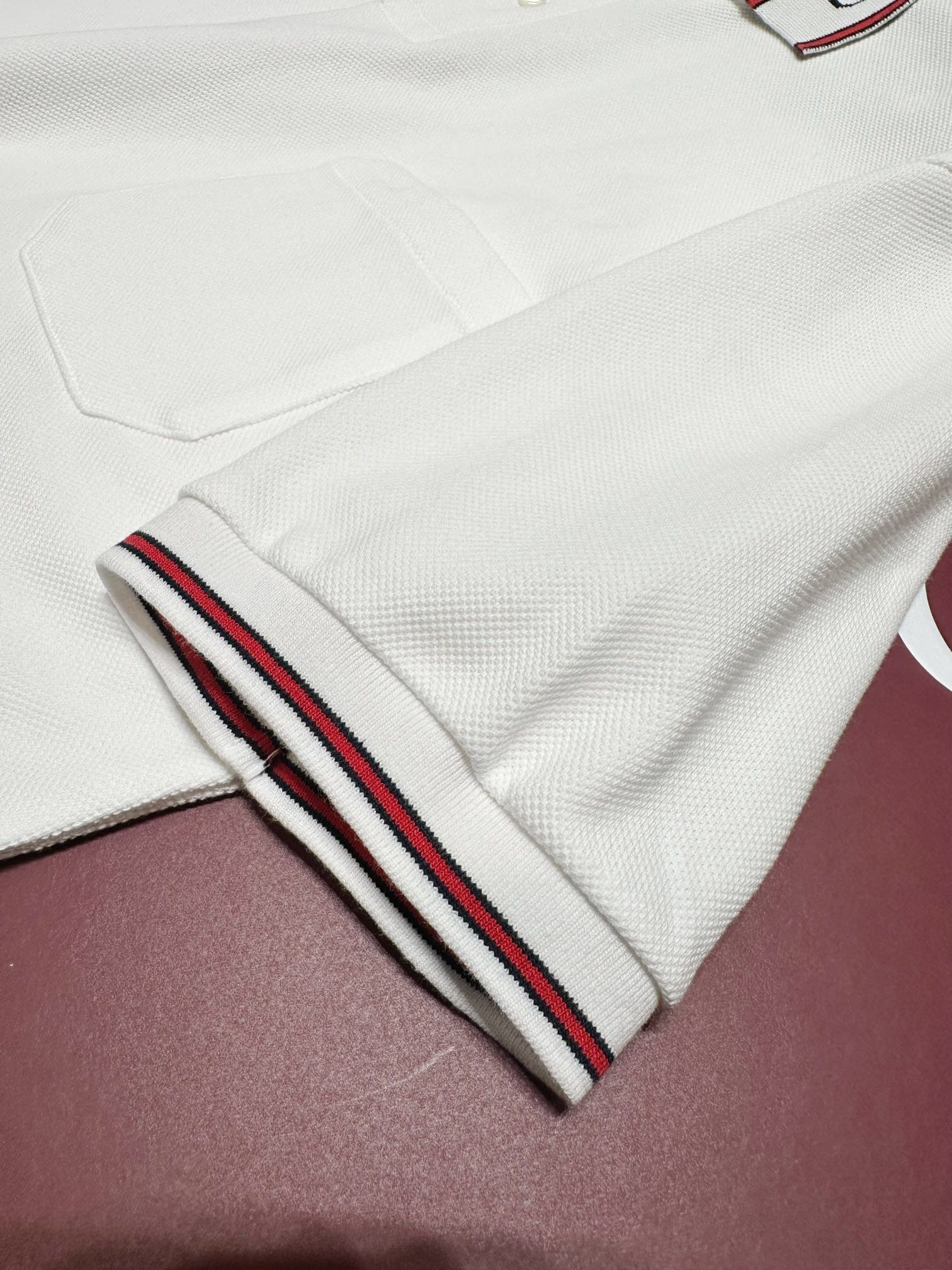 ÁO GUCCI LOGO COLLAR POLO SHIRT WHITE