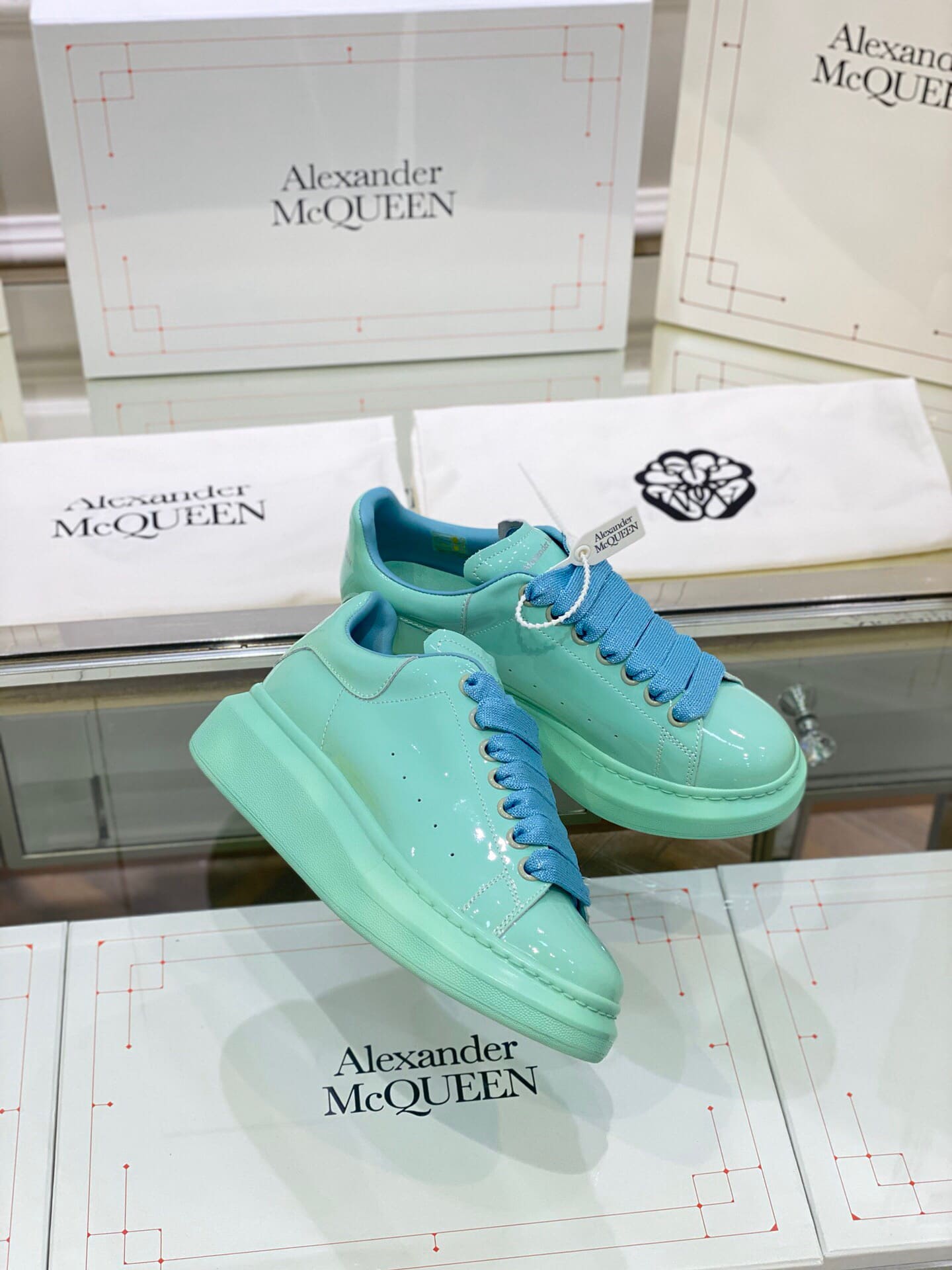 GIÀY ALEXANDER MCQUEEN SNEAKERS SHOES AAA UNISEX NAM VÀ NỮ DA BÊ HẢO HẠNG