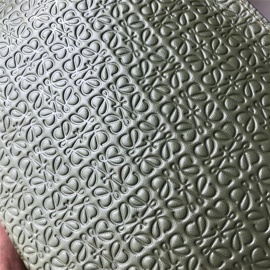 Túi LOEWE new embossed leather T-Pouch clutch Green