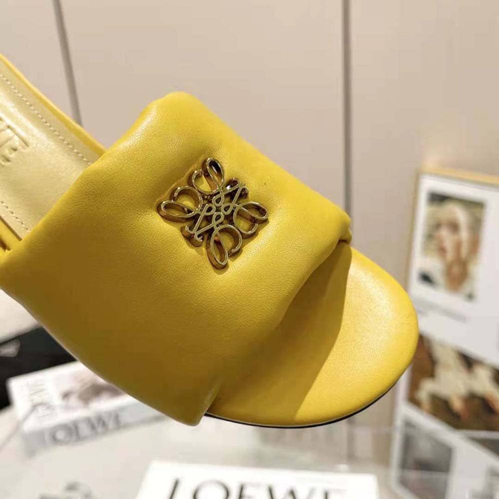 GUỐC Loewe Women Anagram Padded Mule in Lambskin-Orange