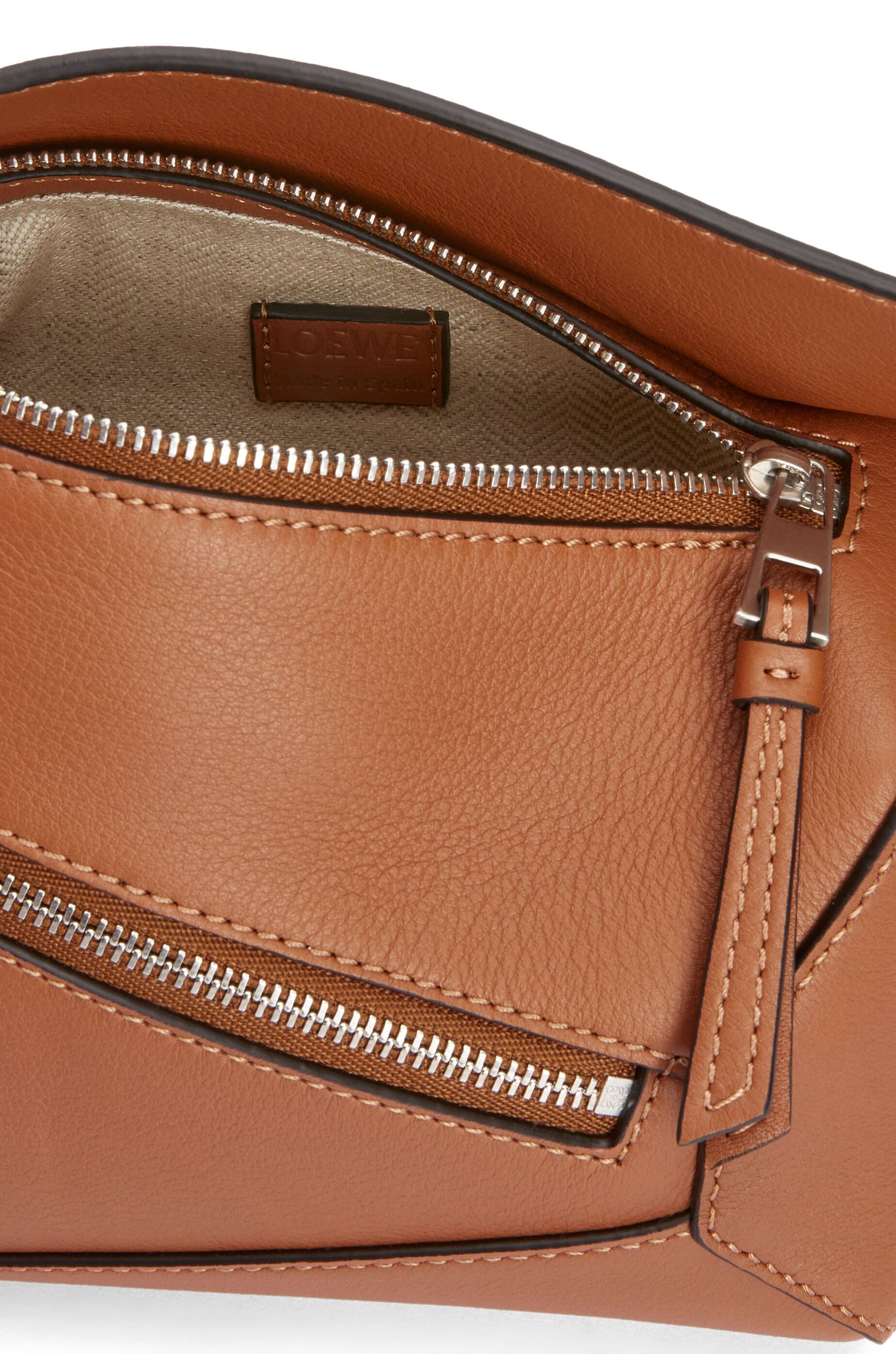 Túi LOEWE Mini Puzzle Bumbag in classic calfskin tan unisex
