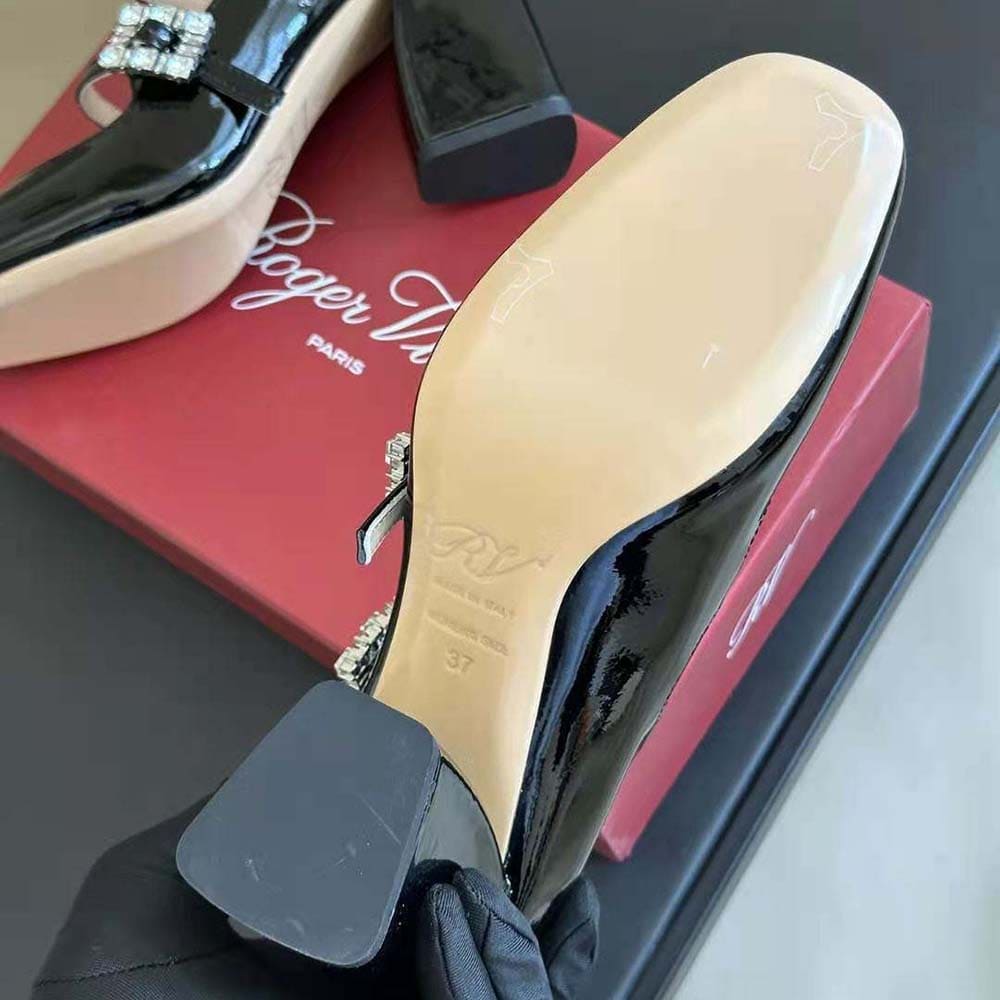 GIÀY Roger Vivier Women Trés Vivier Strass Buckle Mini Babies Pumps in Patent Leather