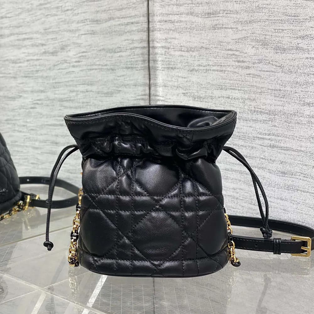 TÚI Dior Miss Caro Mini Bucket Bag có dây rút màu đen Macrocannage Lambskin da cừu