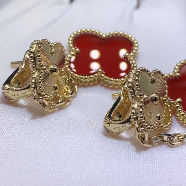 Hoa tai Van Cleef & Arpels Magic Alhambra Vàng vàng 18K Guilloche Carnelian 2 họa tiết 18K  (Liên hệ để biết giá)