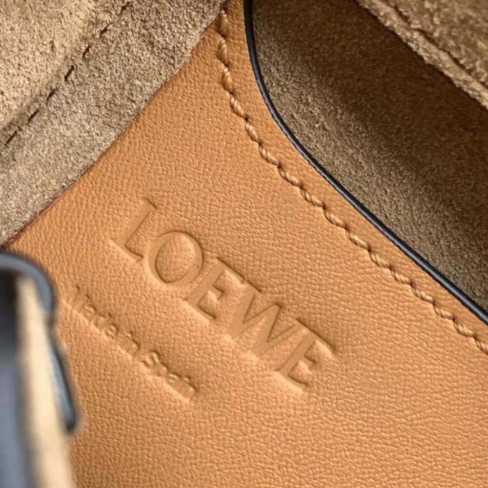 TÚI Loewe Women Hammock Nugget Bag in Nappa Calfskin-Brown