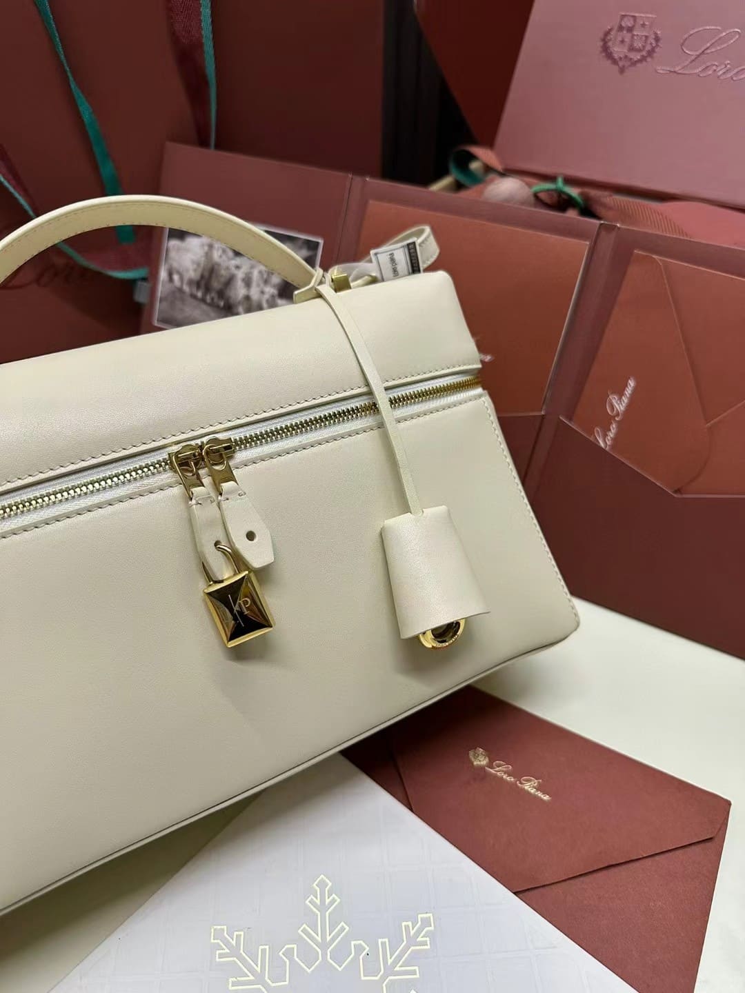 TÚI Loro Piana Women Extra Pocket L27 in Sheepskin Leather white