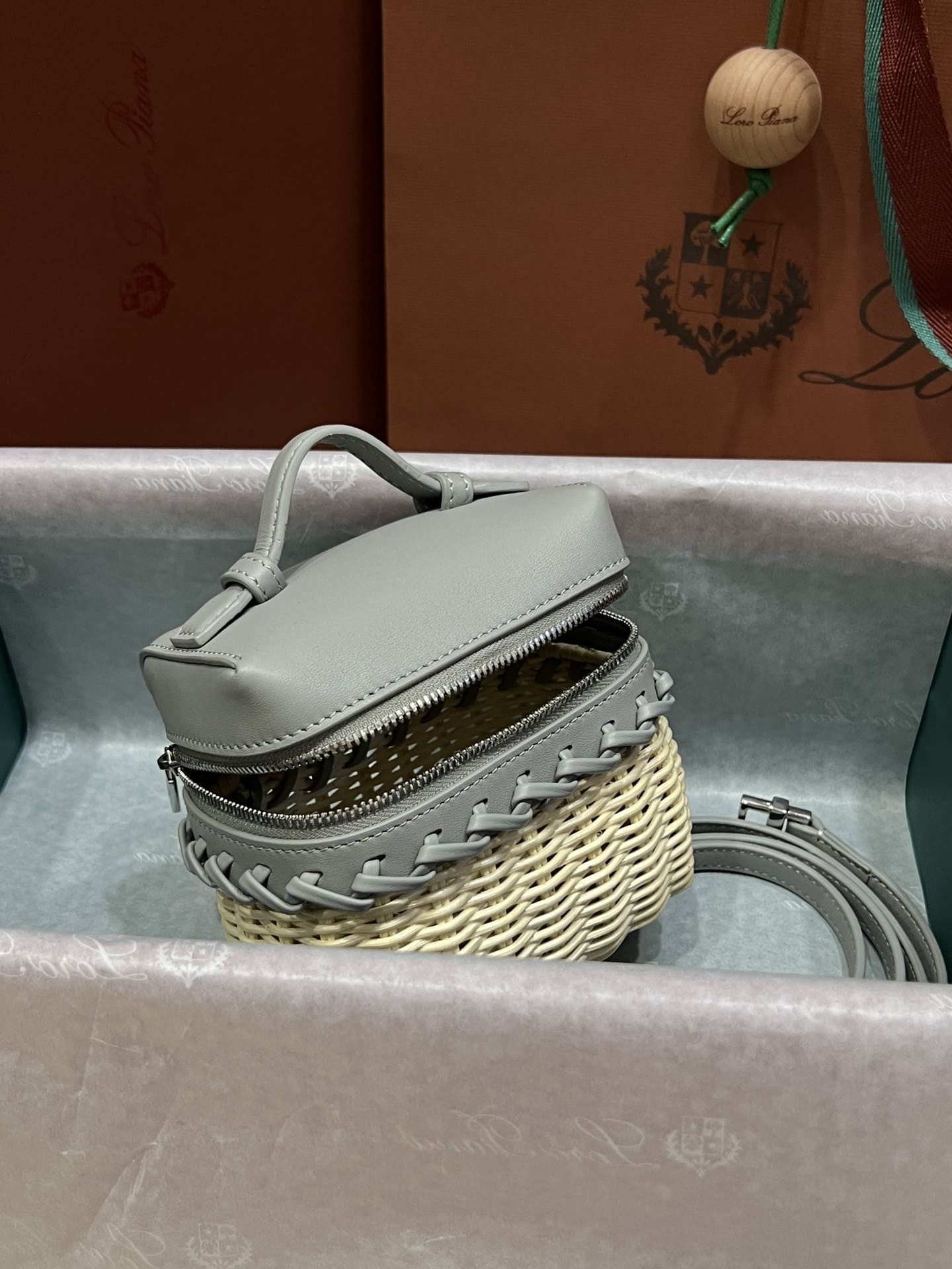 TÚI Loro Piana Women Extra Pocket Cross Body Wicker bằng da bê kết hợp tre đan