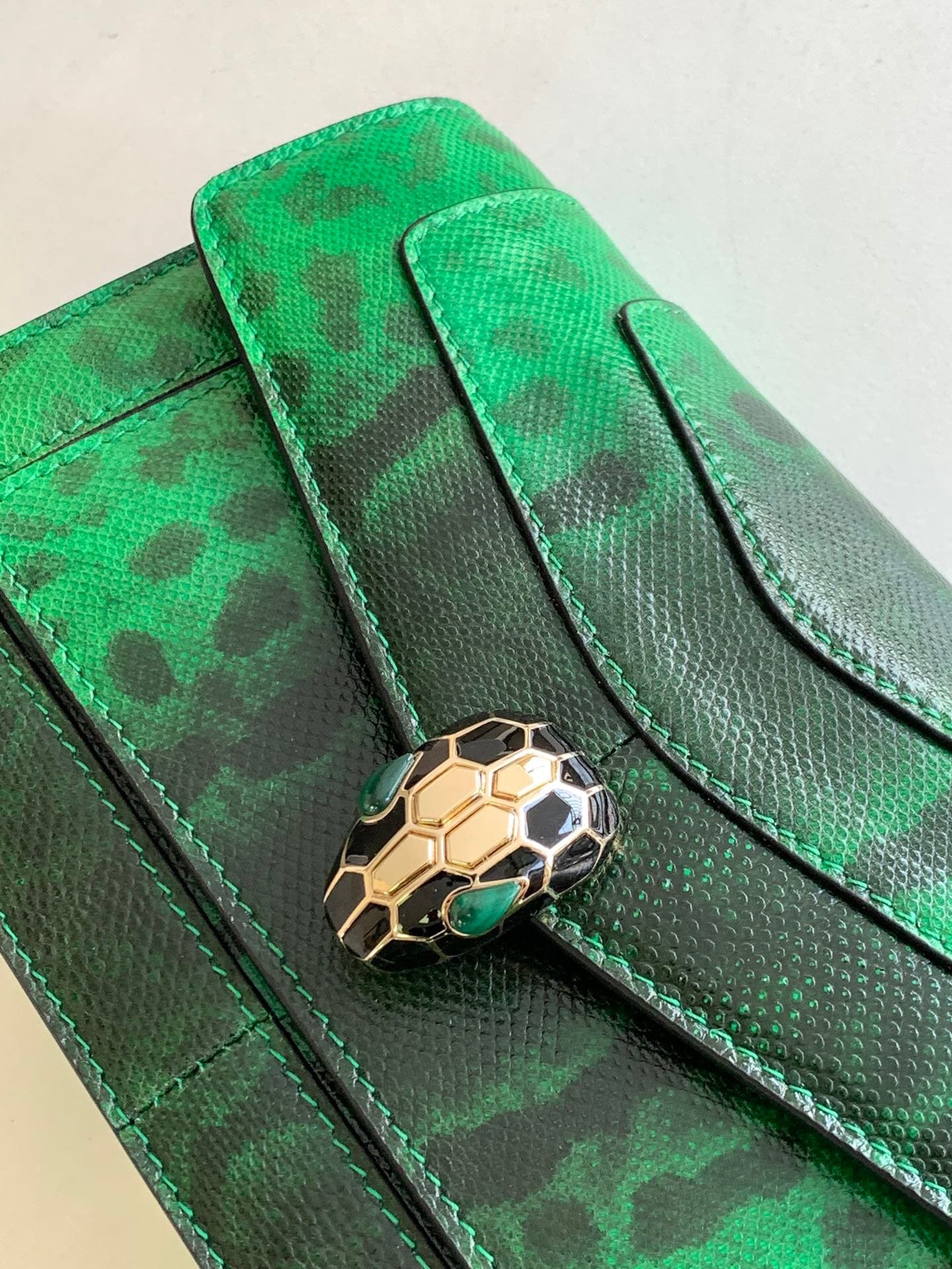 TÚI BVLGARI SERPENTI PYTHON SKIN DA TRĂN