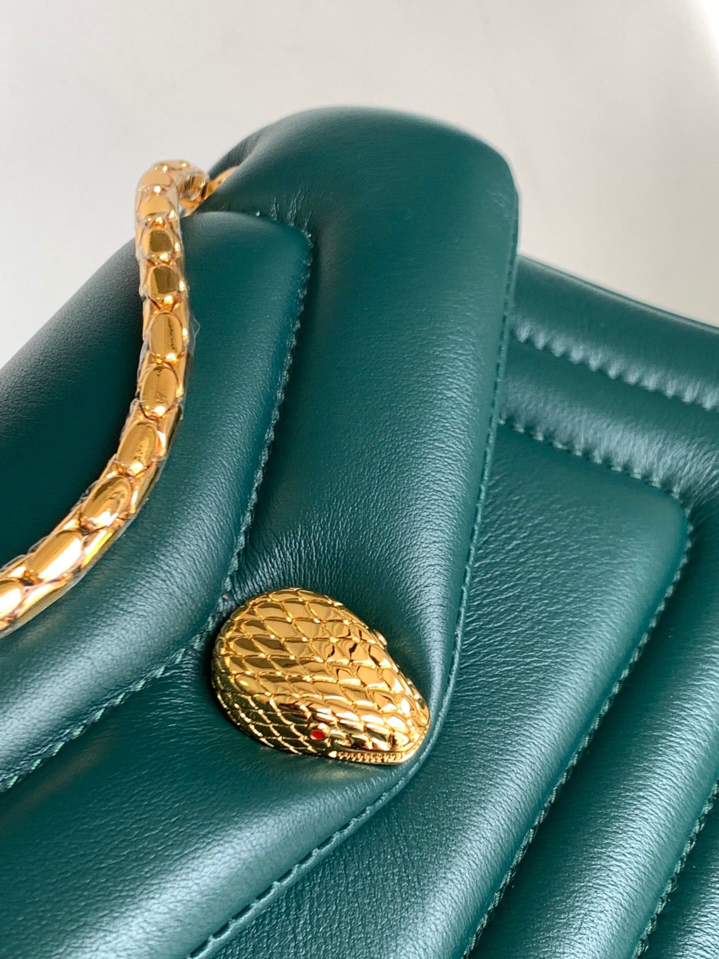 TÚI BVLGARI SERPENTI CALFSKIN GREEN