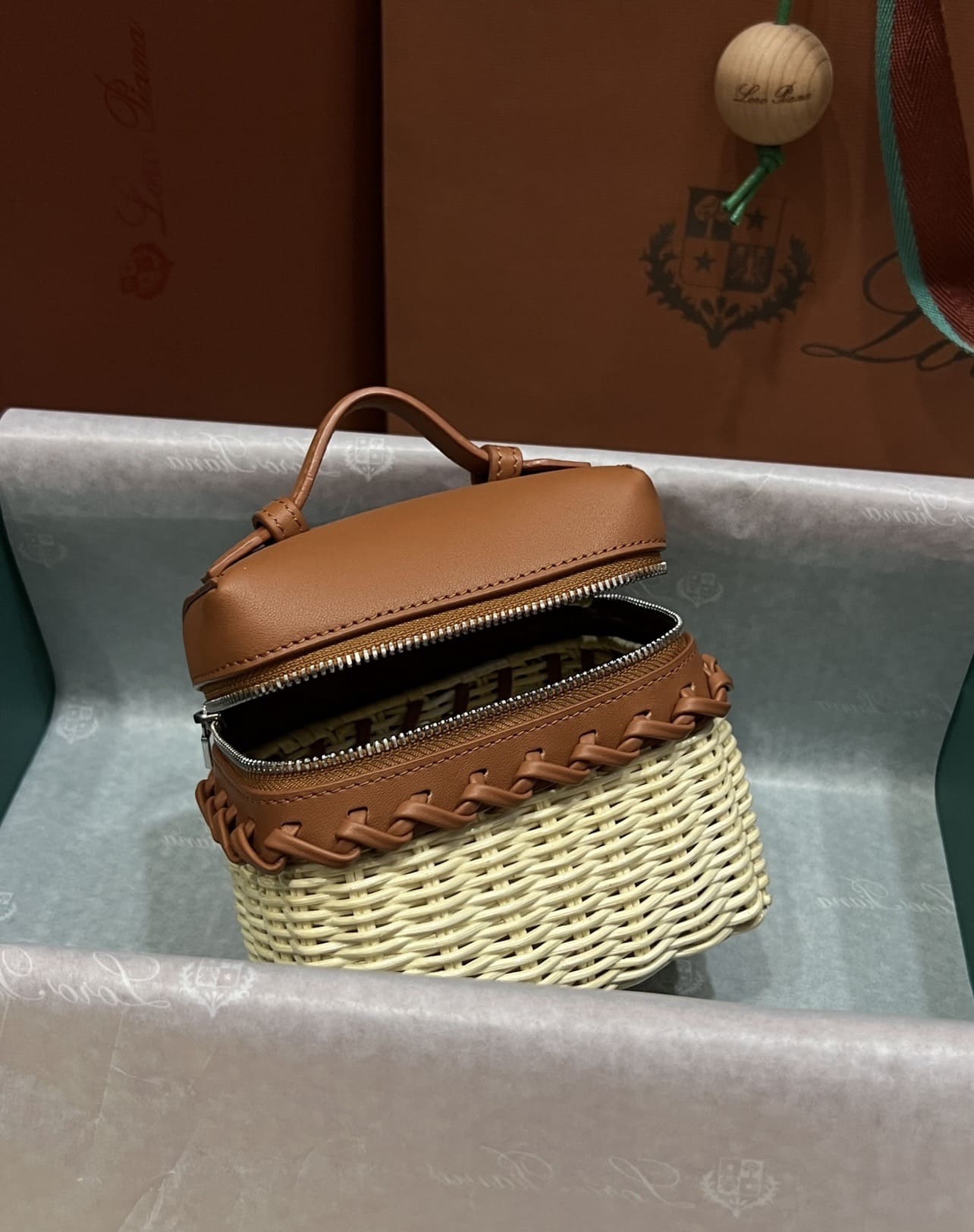 TÚI Loro Piana Women Extra Pocket Cross Body Wicker bằng da bê kết hợp tre đan