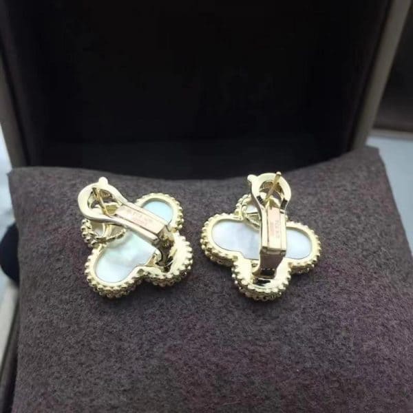 Hoa tai Van Cleef & Arpels vàng vàng 18k xà cừ Magic Alhambra 18K  (Liên hệ để biết giá)