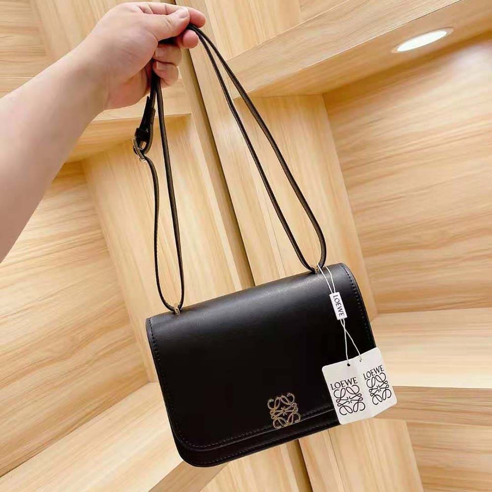 TÚI LOEWE Goya bằng da bê lụa màu đen