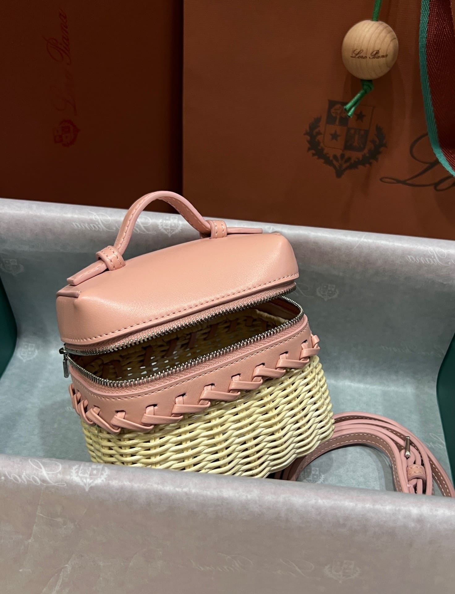 TÚI Loro Piana Women Extra Pocket Cross Body Wicker bằng da bê kết hợp tre đan