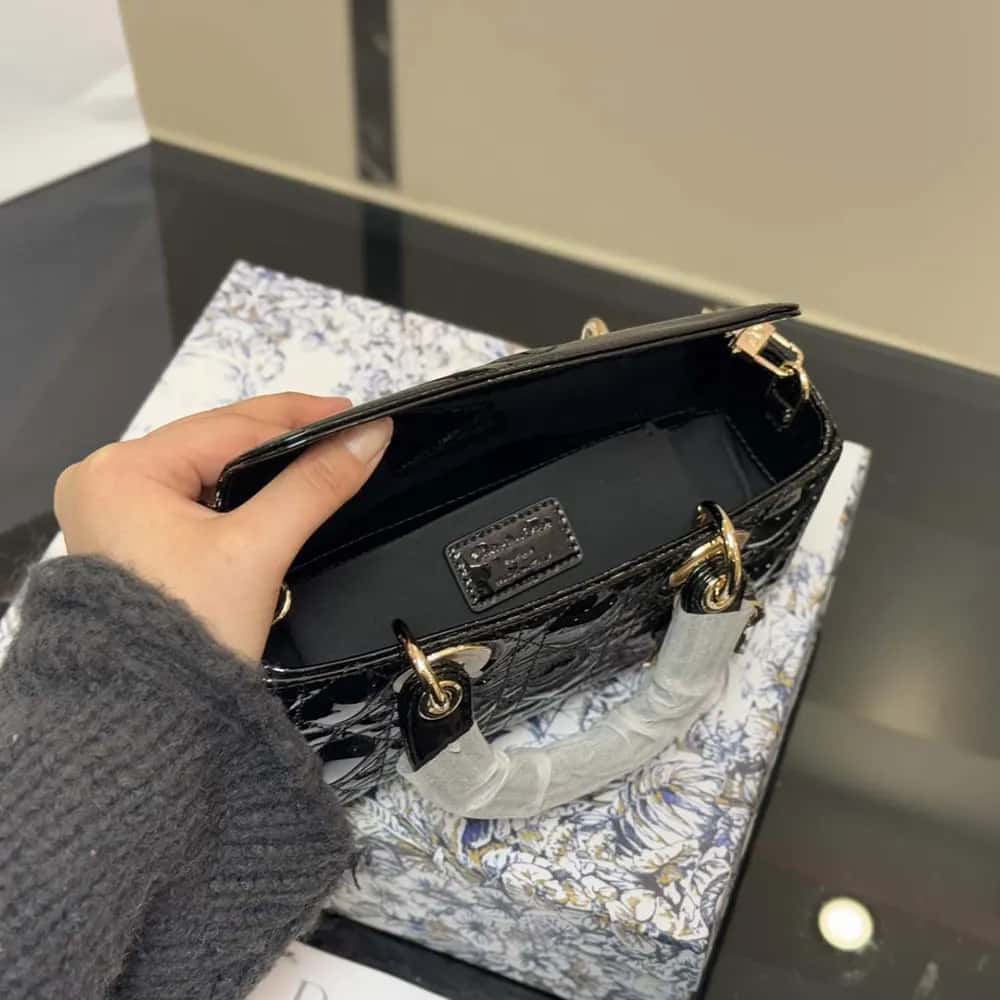 TÚI Dior Women Small Lady D-Joy màu đen da bê Cannage Patent