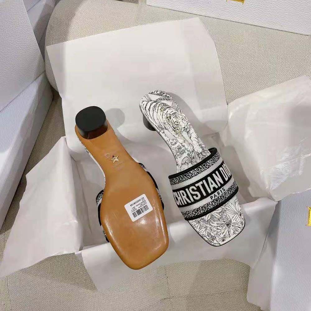 GUỐC Dior Women Dway Heeled Slide White and Black Embroidered Cotton with Toile de Jouy Voyage Motif