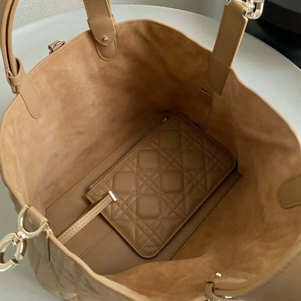 TÚI Dior Toujours màu nâu nhạt Macrocannage Calfskin cỡ trung
