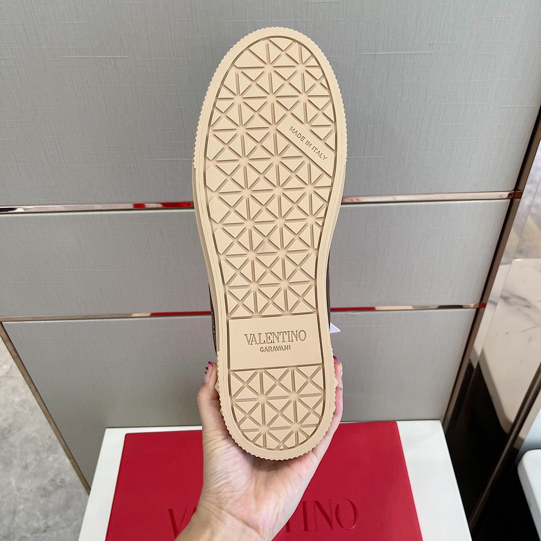 GIÀY VALENTINO STUDD LEATHER SNEAKER SHOES AAA