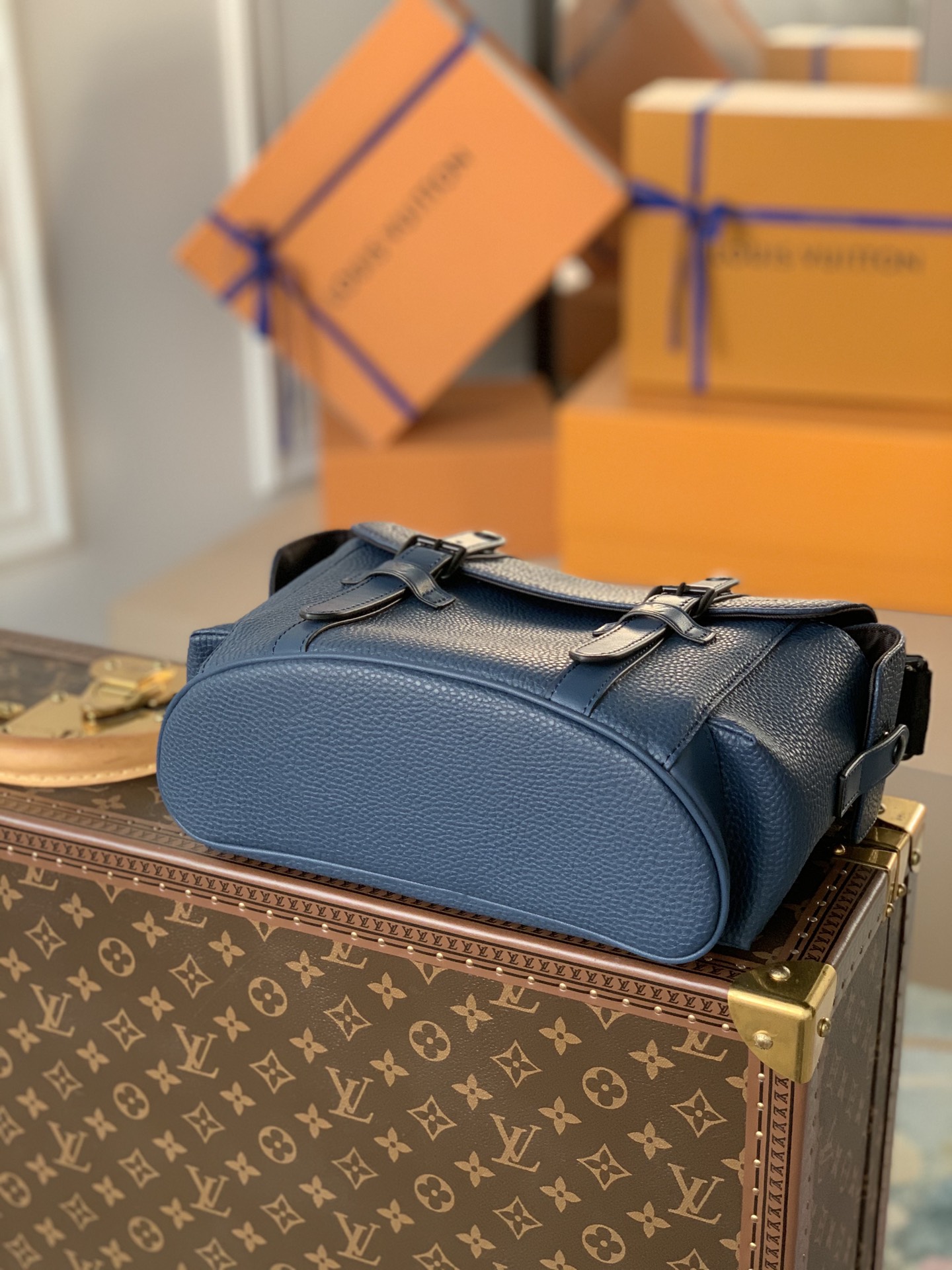 TÚI LOUIS VUITTON Christopher Taurillon Messenger Bag