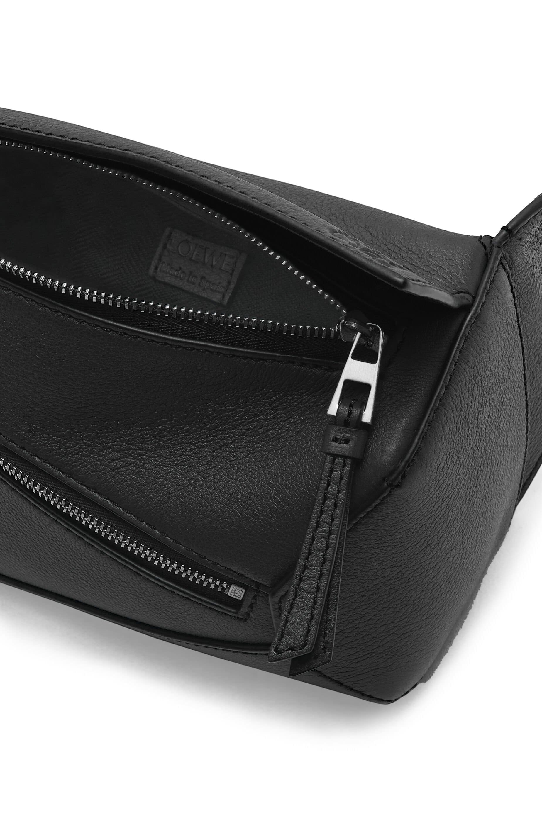 Túi LOEWE Mini Puzzle Bumbag in classic calfskin black unisex