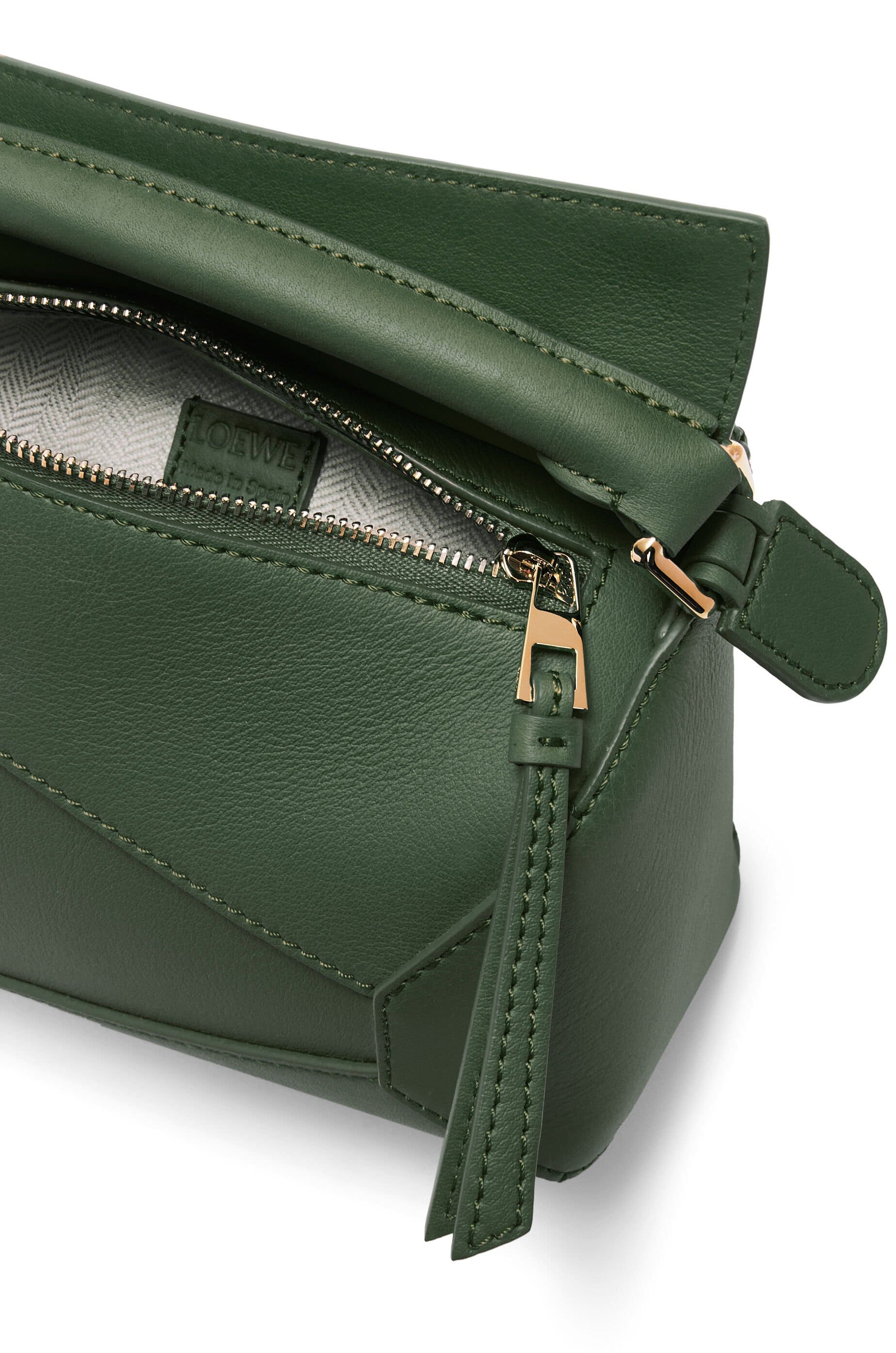 Túi LOEWE Mini Puzzle bag in classic calfskin green