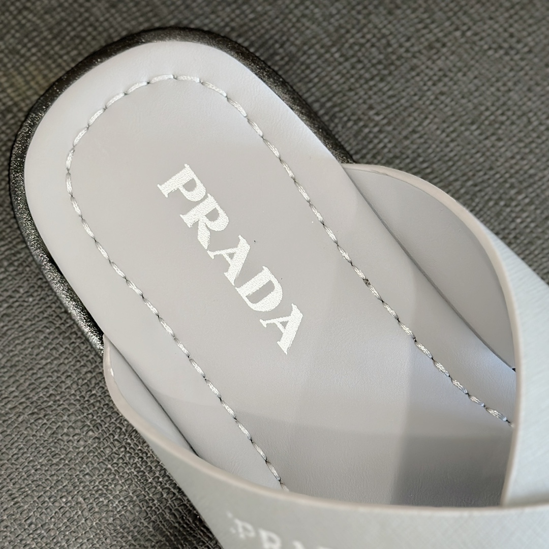 DÉP PRADA TRIANGLE SLIPPER
