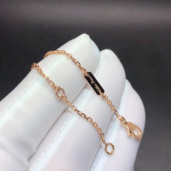 Dây chuyền mặt đá Carnelian cỡ lớn màu vàng hồng 18k Magic Alhambra của Van Cleef & Arpels 18K  (Liên hệ để biết giá)