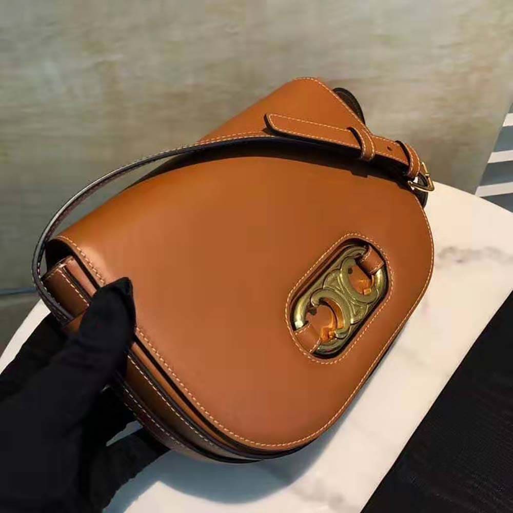 TÚI Celine Women Medium Maillon Triomphe Bag in Natural Calfskin-Brown