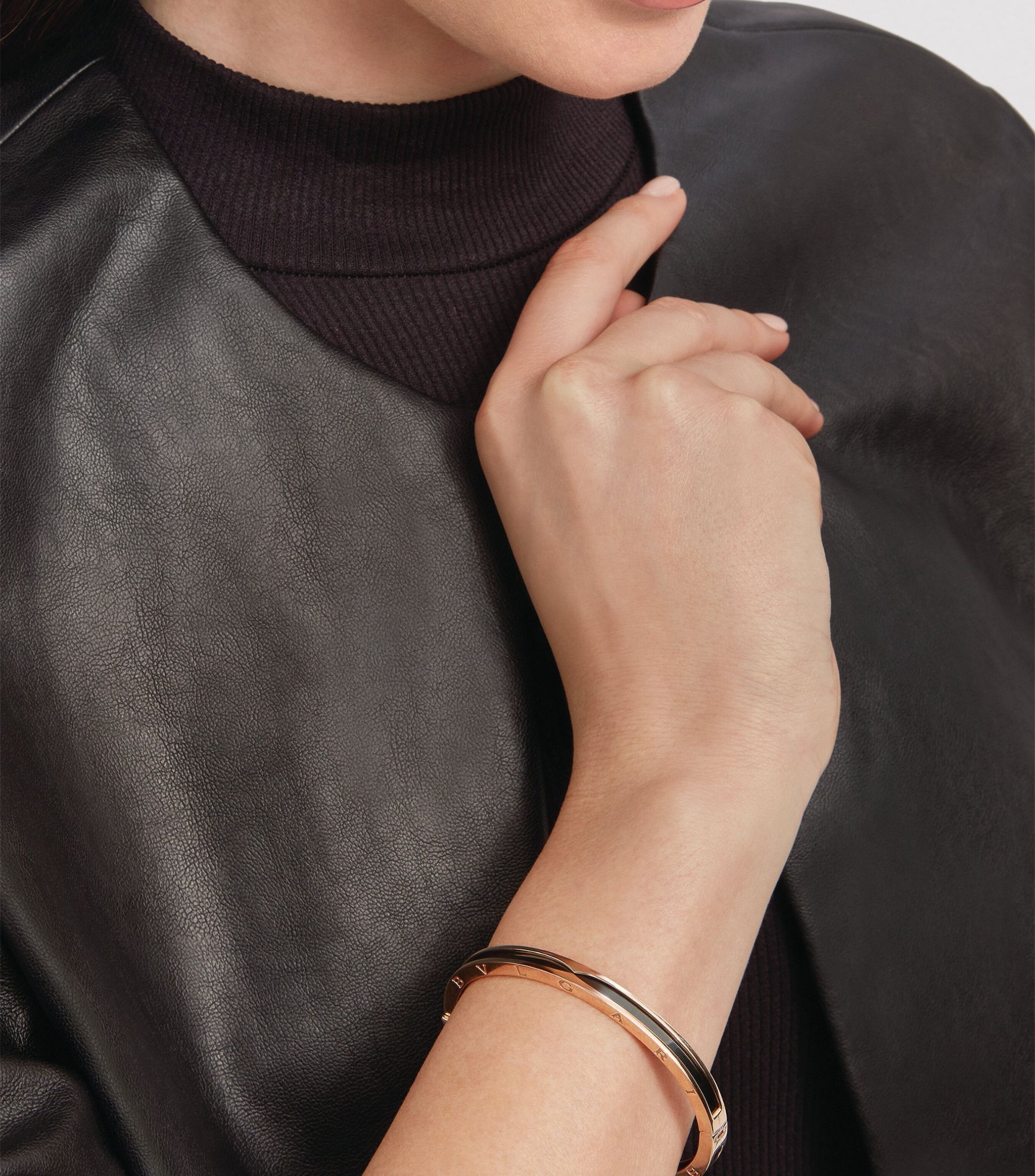 Vòng tay BVLGARI Rose Gold And Ceramic B.Zero1 Bangle vàng hồng18K
