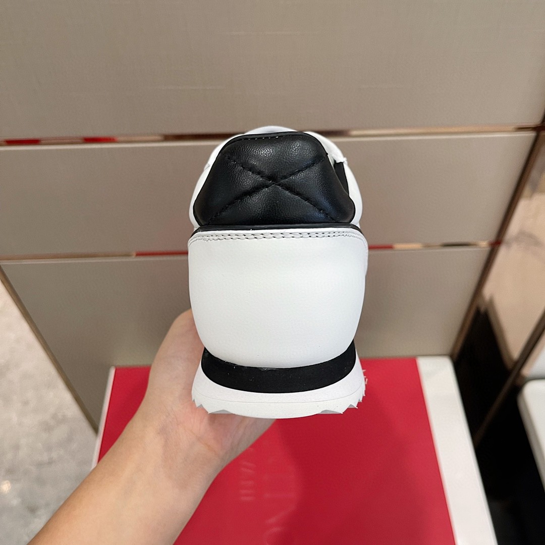 GIÀY VALENTINO STUDD SUEDE LEATHER SNEAKER SHOES AAA