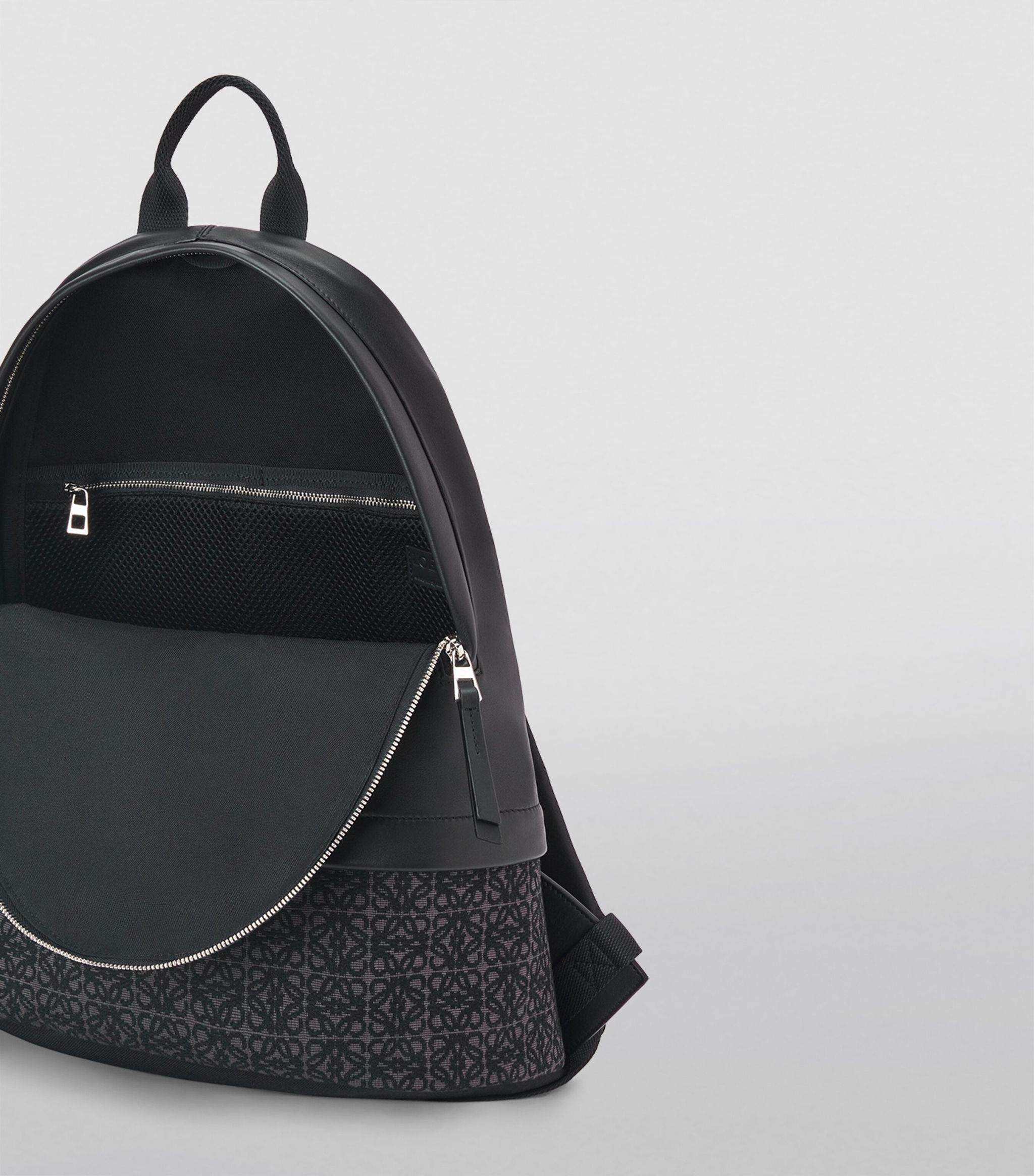 TÚI LOEWE Slim Leather Anagram Backpack
