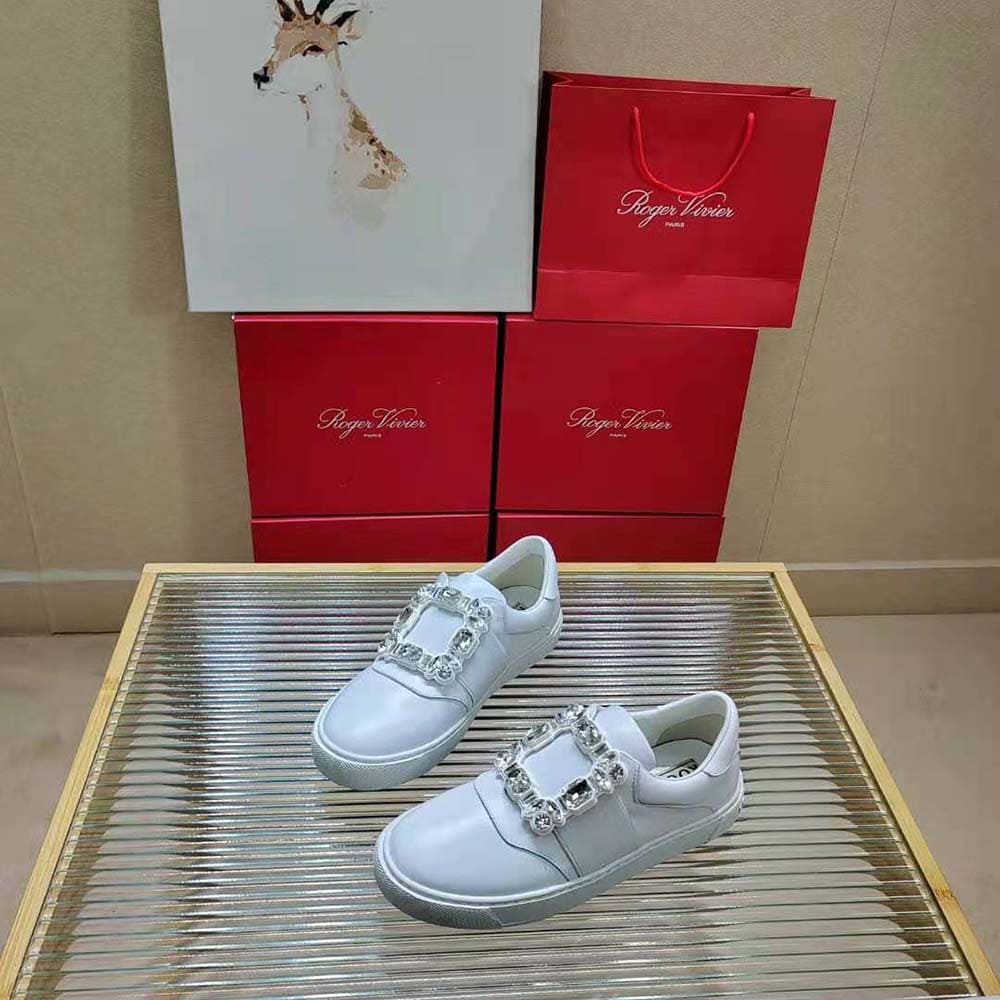 GIÀY Roger Vivier Women Very Vivier Strass Buckle Sneakers in Leather-White
