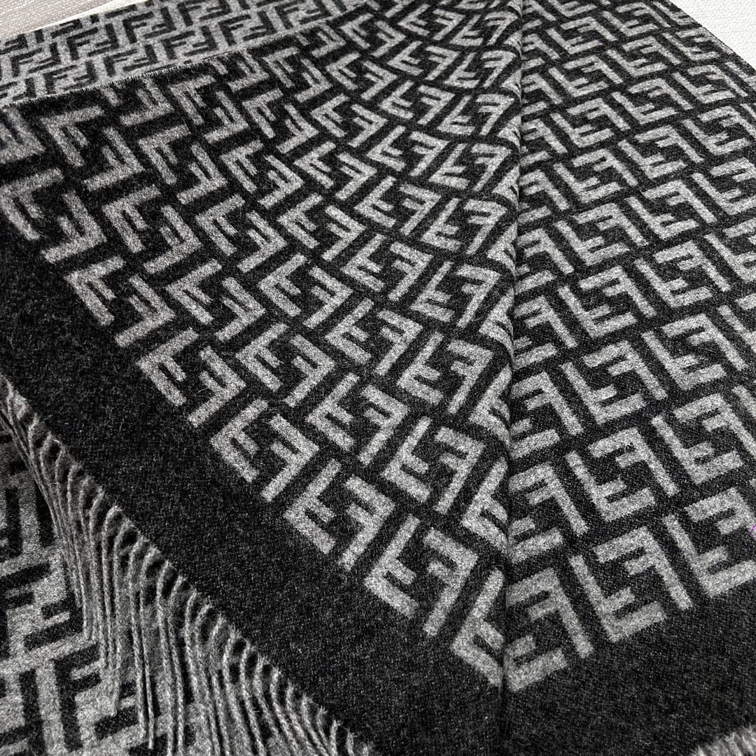 KHĂN FENDI Double F travel blanket scarf