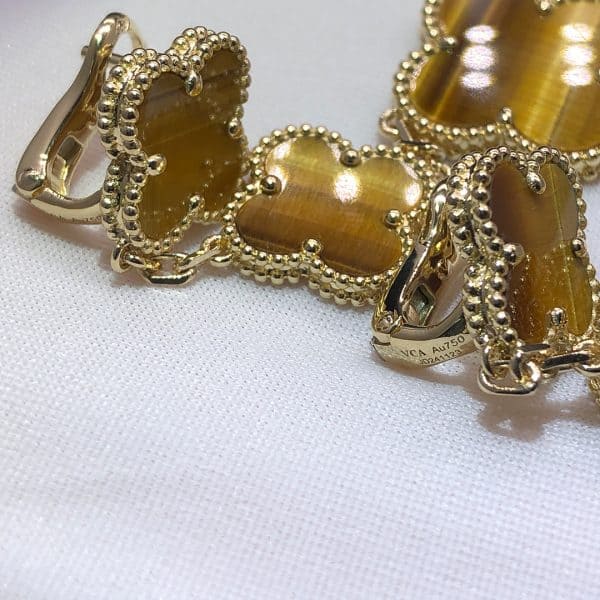 Hoa tai Van Cleef & Arpels Vàng vàng 18K 3 họa tiết Tiger's Eye Magic Alhambra 18K  (Liên hệ để biết giá)