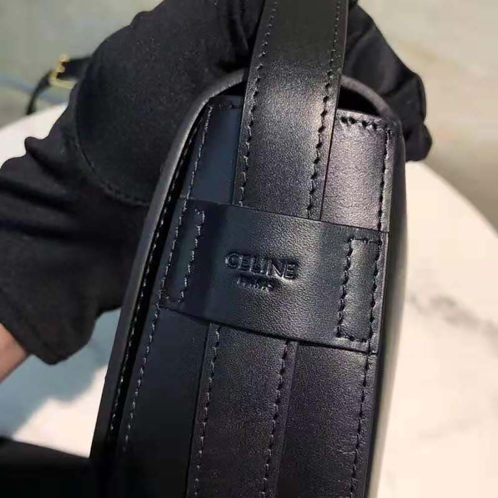 TÚI Celine Women Medium Maillon Triomphe Bag in Natural Calfskin-Black