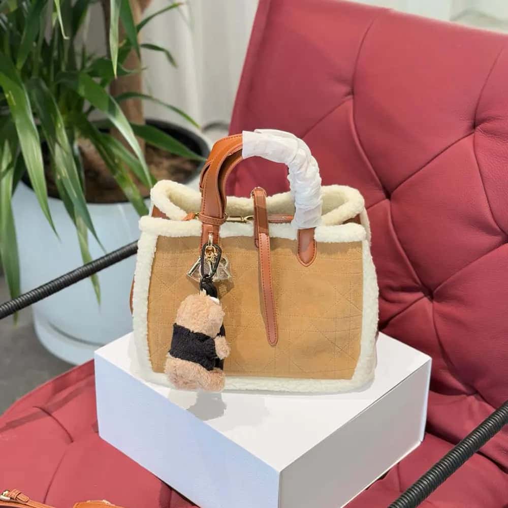 TÚI Dior Toujours Macrocannage da lộn và da cừu màu mộc cỡ trung