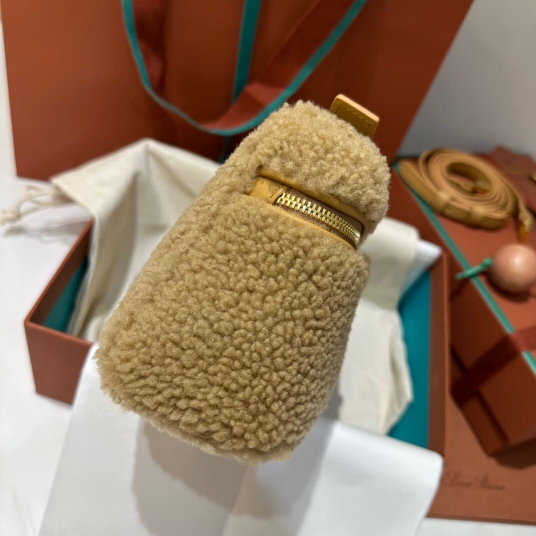 TÚI Loro Piana Women Extra Pocket L19 in Lamb Fur Yellow lông cừu