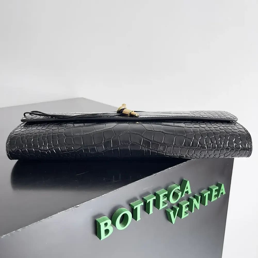 VÍ CẦM TAY BOTTEGA VENETA Women Long Clutch Andiamo With Handle-Black