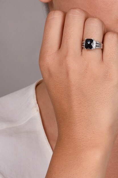 DAVID YURMAN petite wheaton ring onyx and moissanite diamonds