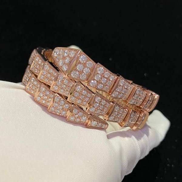 Vòng tay Bulgari Double Coil Diamond Paved Serpenti Viper bằng vàng hồng 18K (Liên hệ để biết giá)