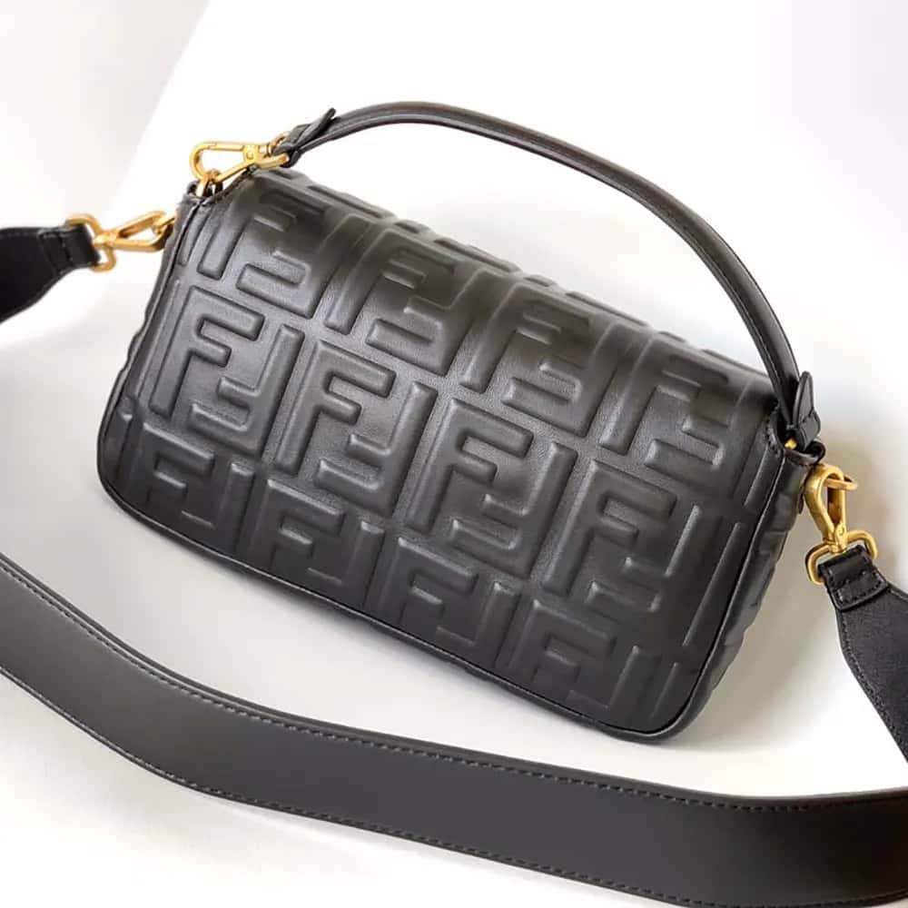 TÚI Fendi Women Medium Baguette da màu đen