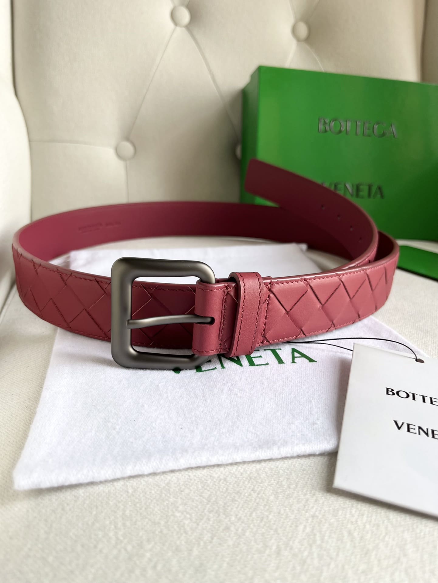 DÂY LƯNG BOTTGA VENETA RED INTRECCIATO LEATHER Khóa đen mờ