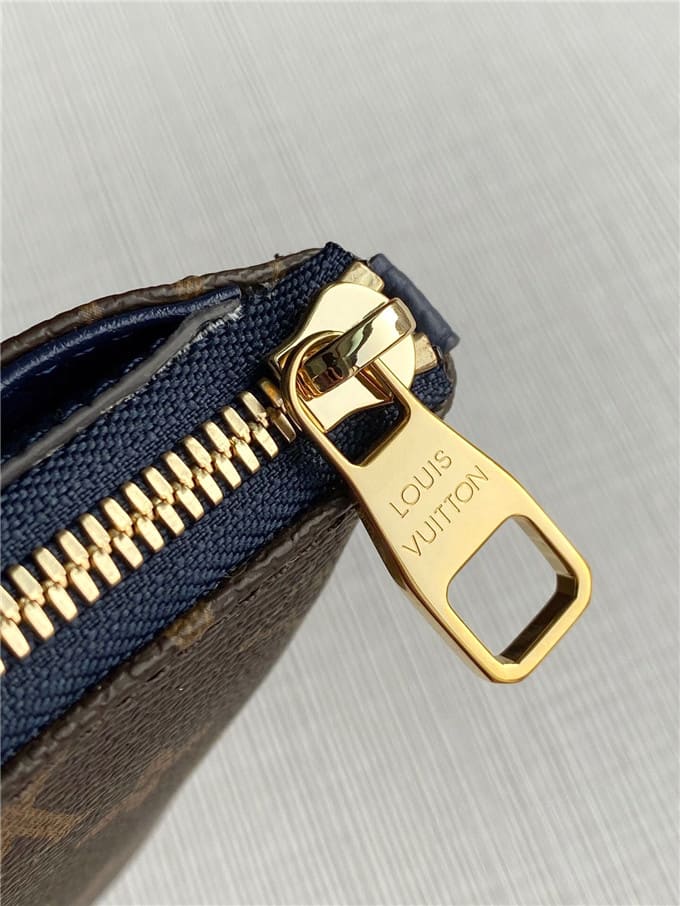 Túi LOUIS VUITTON Pouch handbag