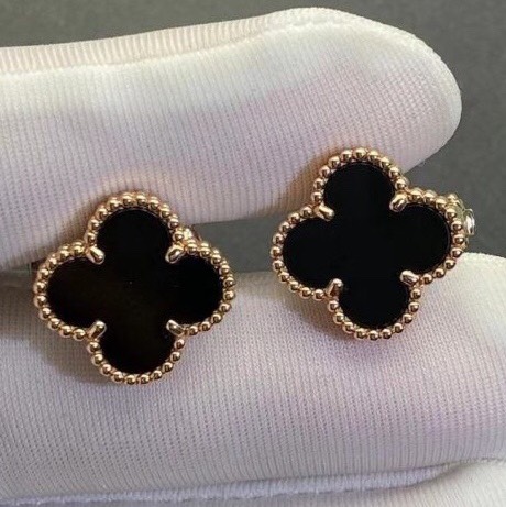 KHUYÊN TAI VAN CLEEF & ARPELS ALHAMBRA ONYX GOLD 18K YELLOW GOLD