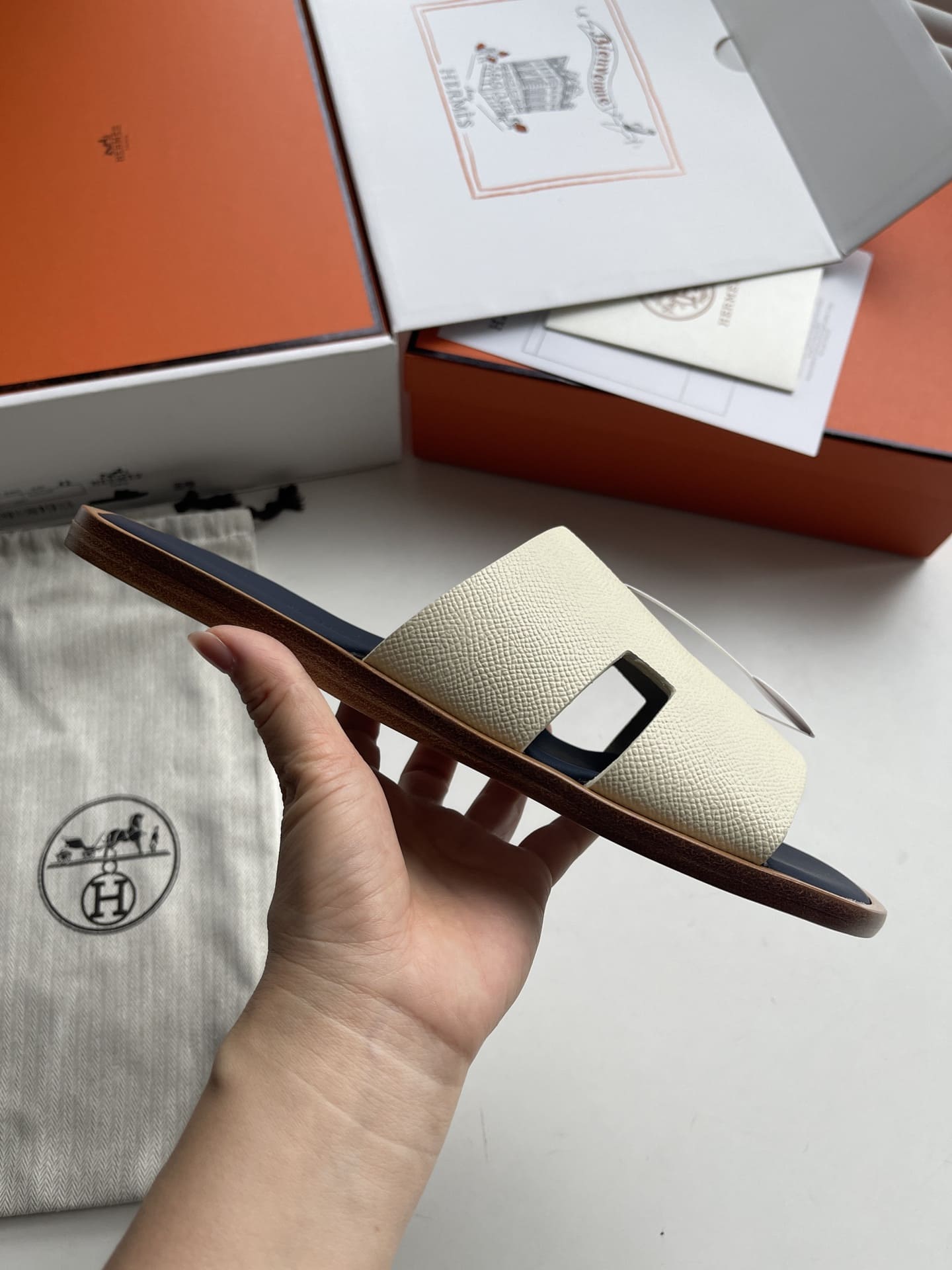 DÉP HERMES IZMIR WHITE H SANDAL AAA