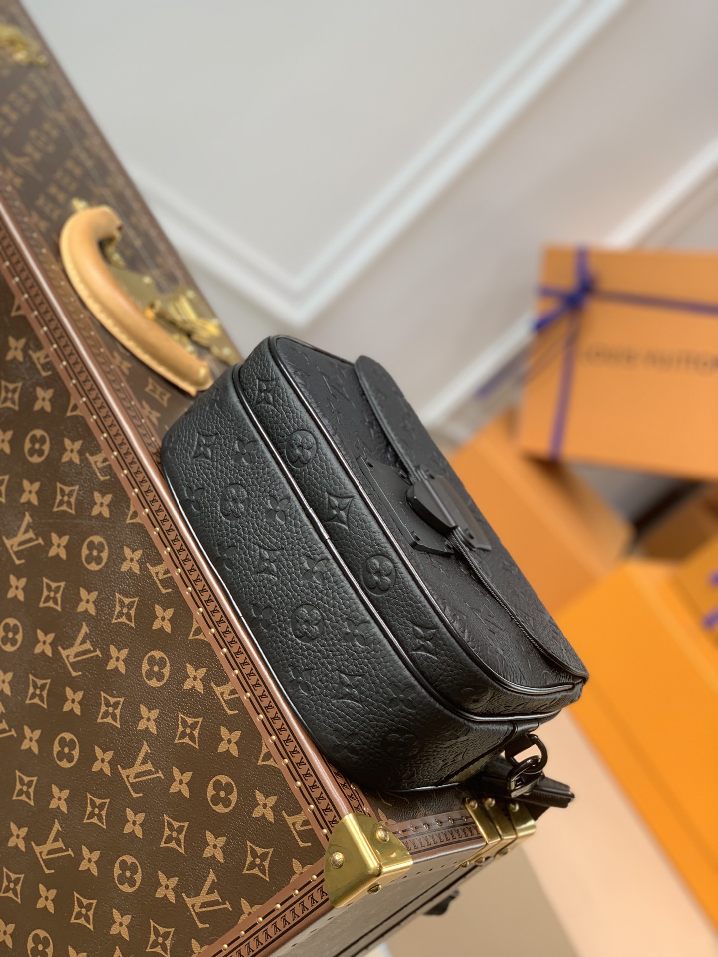 TÚI LOUIS VUITTON S Lock Monogram Georges Vuitton Messenger Bag